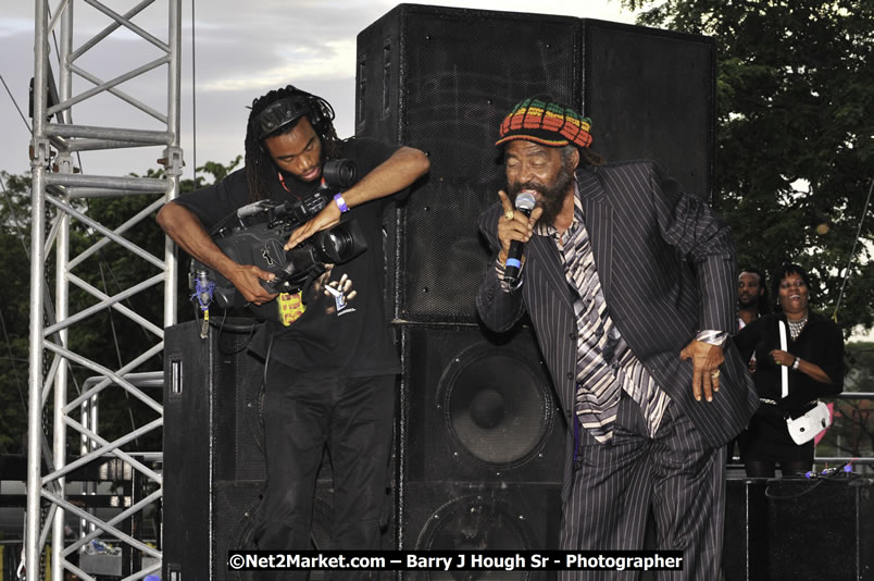 John Holt @ Red Stripe Reggae Sumfest 2008 International Night 2, Catherine Hall, Montego Bay - Saturday, July 19, 2008 - Reggae Sumfest 2008 July 13 - July 19, 2008 - Photographs by Net2Market.com - Barry J. Hough Sr. Photojournalist/Photograper - Photographs taken with a Nikon D300 - Negril Travel Guide, Negril Jamaica WI - http://www.negriltravelguide.com - info@negriltravelguide.com...!