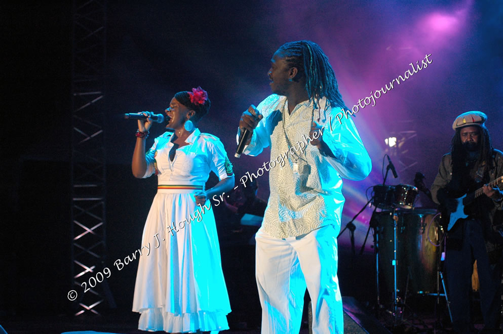 Etana @ Reggae Sumfest 2009 - International Night 2 - Reggae Sumfest 2009,Catherine Hall, Montego Bay, St. James, Jamaica W.I. - Saturday, July 25, 2009 - Reggae Sumfest 2009, July 19 - 25, 2009 - Photographs by Net2Market.com - Barry J. Hough Sr. Photojournalist/Photograper - Photographs taken with a Nikon D70, D100, or D300 - Negril Travel Guide, Negril Jamaica WI - http://www.negriltravelguide.com - info@negriltravelguide.com...!