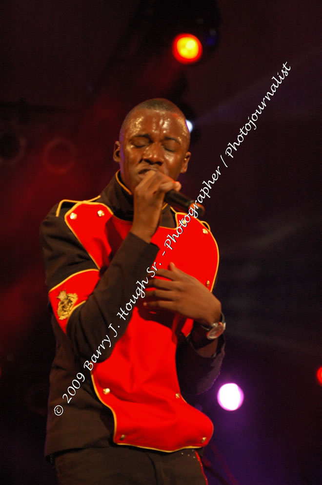 Romain Virgo  @ Reggae Sumfest 2009 - International Night 2 - Reggae Sumfest 2009,Catherine Hall, Montego Bay, St. James, Jamaica W.I. - Saturday, July 25, 2009 - Reggae Sumfest 2009, July 19 - 25, 2009 - Photographs by Net2Market.com - Barry J. Hough Sr. Photojournalist/Photograper - Photographs taken with a Nikon D70, D100, or D300 - Negril Travel Guide, Negril Jamaica WI - http://www.negriltravelguide.com - info@negriltravelguide.com...!