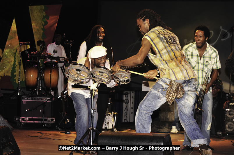 Beres Hammond @ Reggae Sumfest 2008 International Night 2, Catherine Hall, Montego Bay - Saturday, July 19, 2008 - Reggae Sumfest 2008 July 13 - July 19, 2008 - Photographs by Net2Market.com - Barry J. Hough Sr. Photojournalist/Photograper - Photographs taken with a Nikon D300 - Negril Travel Guide, Negril Jamaica WI - http://www.negriltravelguide.com - info@negriltravelguide.com...!