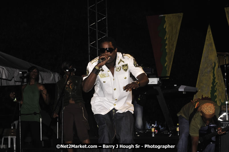 Bonafide @ Reggae Sumfest 2008 International Night 2, Catherine Hall, Montego Bay - Saturday, July 19, 2008 - Reggae Sumfest 2008 July 13 - July 19, 2008 - Photographs by Net2Market.com - Barry J. Hough Sr. Photojournalist/Photograper - Photographs taken with a Nikon D300 - Negril Travel Guide, Negril Jamaica WI - http://www.negriltravelguide.com - info@negriltravelguide.com...!