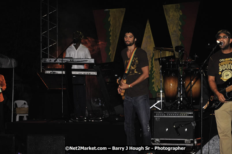 Rootz Underground @ Reggae Sumfest 2008 International Night 2, Catherine Hall, Montego Bay - Saturday, July 19, 2008 - Reggae Sumfest 2008 July 13 - July 19, 2008 - Photographs by Net2Market.com - Barry J. Hough Sr. Photojournalist/Photograper - Photographs taken with a Nikon D300 - Negril Travel Guide, Negril Jamaica WI - http://www.negriltravelguide.com - info@negriltravelguide.com...!