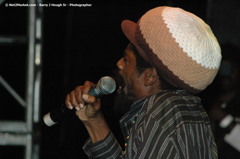 Coco Tea - Smile Jamaica, Nine Miles, St Anns, Jamaica - Saturday, February 10, 2007 - The Smile Jamaica Concert, a symbolic homecoming in Bob Marley's birthplace of Nine Miles - Negril Travel Guide, Negril Jamaica WI - http://www.negriltravelguide.com - info@negriltravelguide.com...!