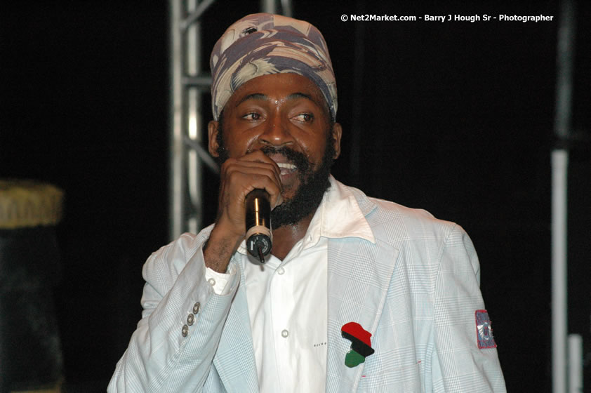 Lutan Fyah - Smile Jamaica, Nine Miles, St Anns, Jamaica - Saturday, February 10, 2007 - The Smile Jamaica Concert, a symbolic homecoming in Bob Marley's birthplace of Nine Miles - Negril Travel Guide, Negril Jamaica WI - http://www.negriltravelguide.com - info@negriltravelguide.com...!