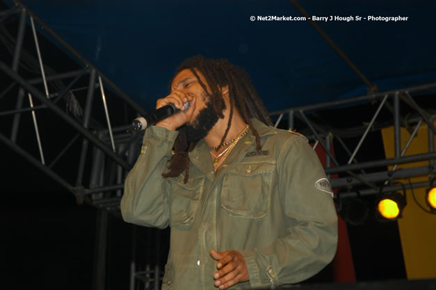 The Marley Brother's - Damian, Stephen, Julian, and Kimani - Smile Jamaica, Nine Miles, St Anns, Jamaica - Saturday, February 10, 2007 - The Smile Jamaica Concert, a symbolic homecoming in Bob Marley's birthplace of Nine Miles - Negril Travel Guide, Negril Jamaica WI - http://www.negriltravelguide.com - info@negriltravelguide.com...!