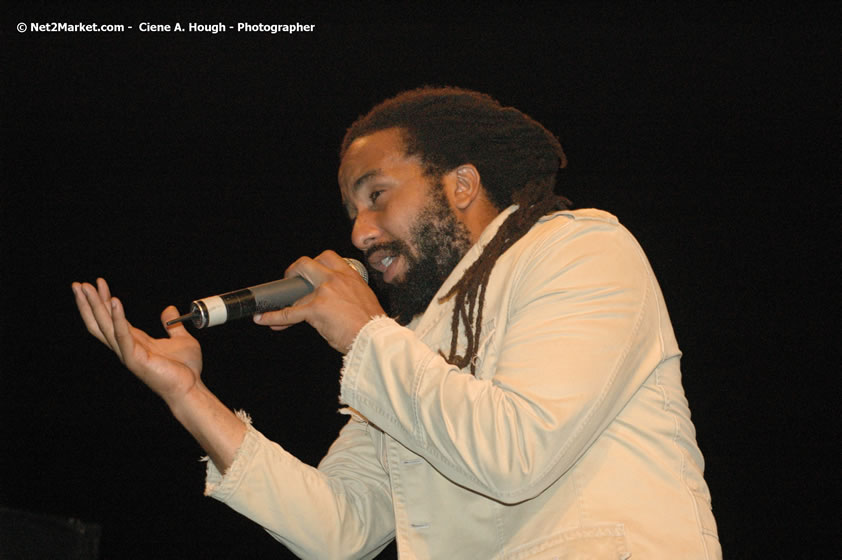 The Marley Brother's - Damian, Stephen, Julian, and Kimani - Smile Jamaica, Nine Miles, St Anns, Jamaica - Saturday, February 10, 2007 - The Smile Jamaica Concert, a symbolic homecoming in Bob Marley's birthplace of Nine Miles - Negril Travel Guide, Negril Jamaica WI - http://www.negriltravelguide.com - info@negriltravelguide.com...!