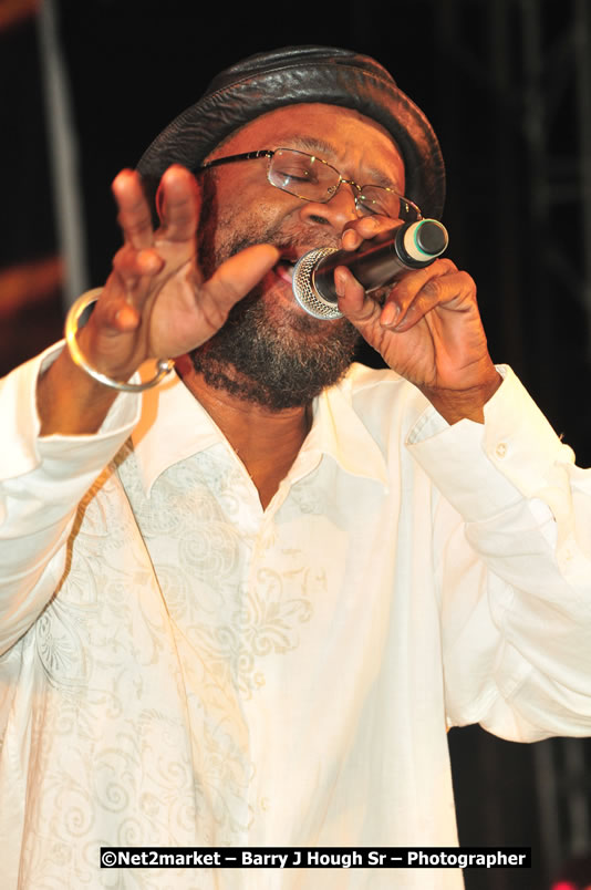 Beres Hammond @ Unite The People An International Reggae Fest, Featuring: Beres Hammond, Coco T, Queen Ifrica, Khalil, Cameal Davis, Iley Dread, Rochelle, Geoffrey Star, Ras Penco, Kool DeLoy, Otis Gayle, J.McKay, Tiney Winey, Venue at Norman Manley Boulevard, Negril, Westmoreland, Jamaica - Saturday, April 4, 2009 - Photographs by Net2Market.com - Barry J. Hough Sr, Photographer/Photojournalist - Negril Travel Guide, Negril Jamaica WI - http://www.negriltravelguide.com - info@negriltravelguide.com...!