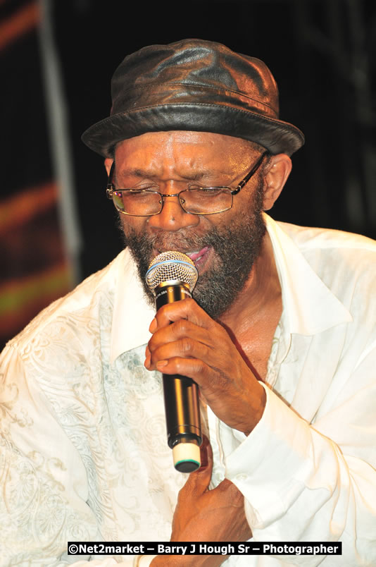 Beres Hammond @ Unite The People An International Reggae Fest, Featuring: Beres Hammond, Coco T, Queen Ifrica, Khalil, Cameal Davis, Iley Dread, Rochelle, Geoffrey Star, Ras Penco, Kool DeLoy, Otis Gayle, J.McKay, Tiney Winey, Venue at Norman Manley Boulevard, Negril, Westmoreland, Jamaica - Saturday, April 4, 2009 - Photographs by Net2Market.com - Barry J. Hough Sr, Photographer/Photojournalist - Negril Travel Guide, Negril Jamaica WI - http://www.negriltravelguide.com - info@negriltravelguide.com...!