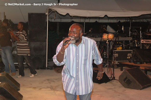 Freddie McGregor @ Western Consciousness 2007 - Presented by King of Kings Productons - Saturday, April 28, 2007 - Llandilo Cultural Centre, Savanna-La-Mar, Westmoreland, Jamaica W.I. - Negril Travel Guide, Negril Jamaica WI - http://www.negriltravelguide.com - info@negriltravelguide.com...!